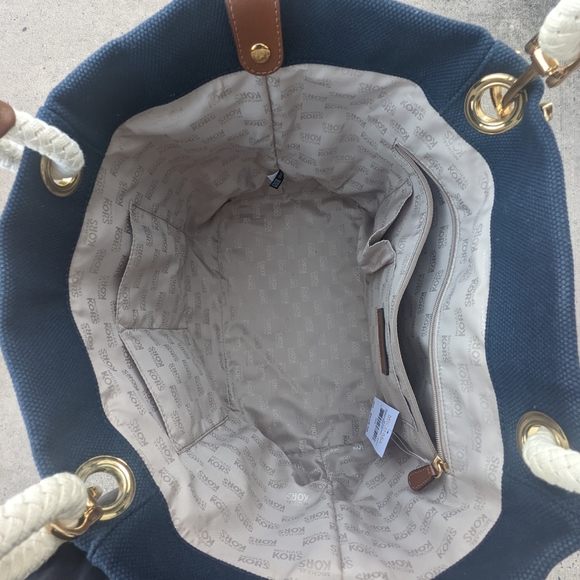 Michael Kors Anchor Purse - Picture 9 of 9